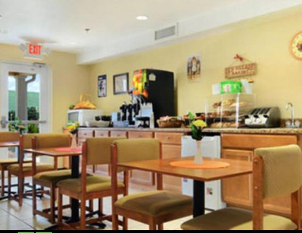 亨茨维尔麦克罗特客栈&套房酒店 餐厅 照片